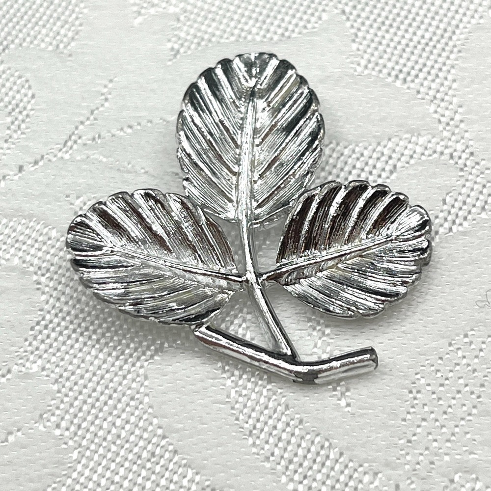 Vintage 1971 Sarah Coventry "Silverwood" Three Leaf Silver Tone Brooch